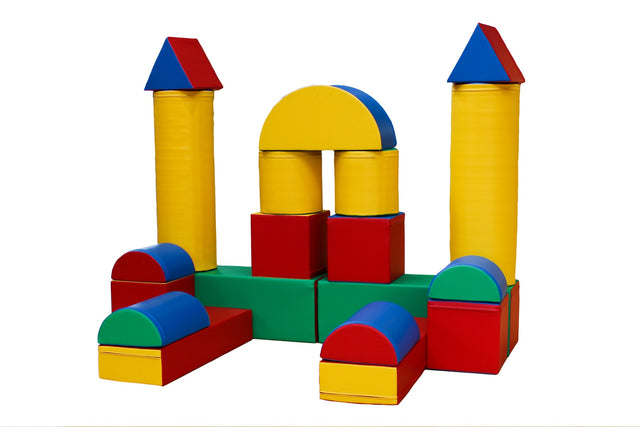 Bunte Schaumstoffbausteine in verschiedenen Formen und Farben für Kinder