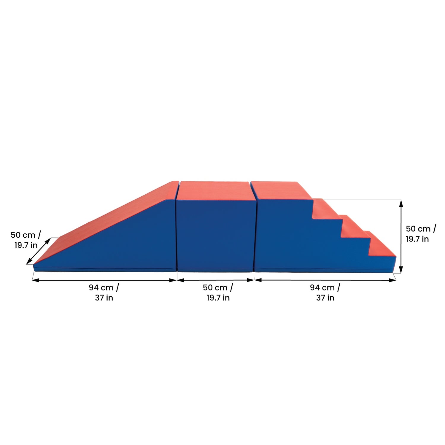 Bunte Schaumstoffspielgeräte in Rot und Blau mit verschiedenen Höhen und Formen