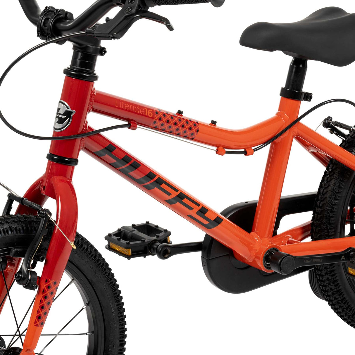 Kinderfahrrad in leuchtendem Orange mit stabilen Reifen und Pedalen