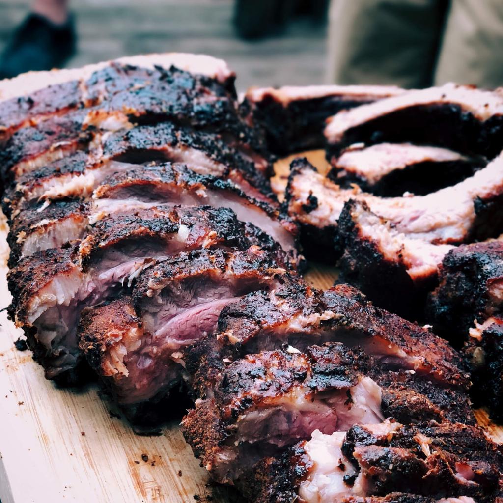 Kompakter Edelstahl Spareribs-Halter 30x18x8 cm für Grill, Smoker und Backofen