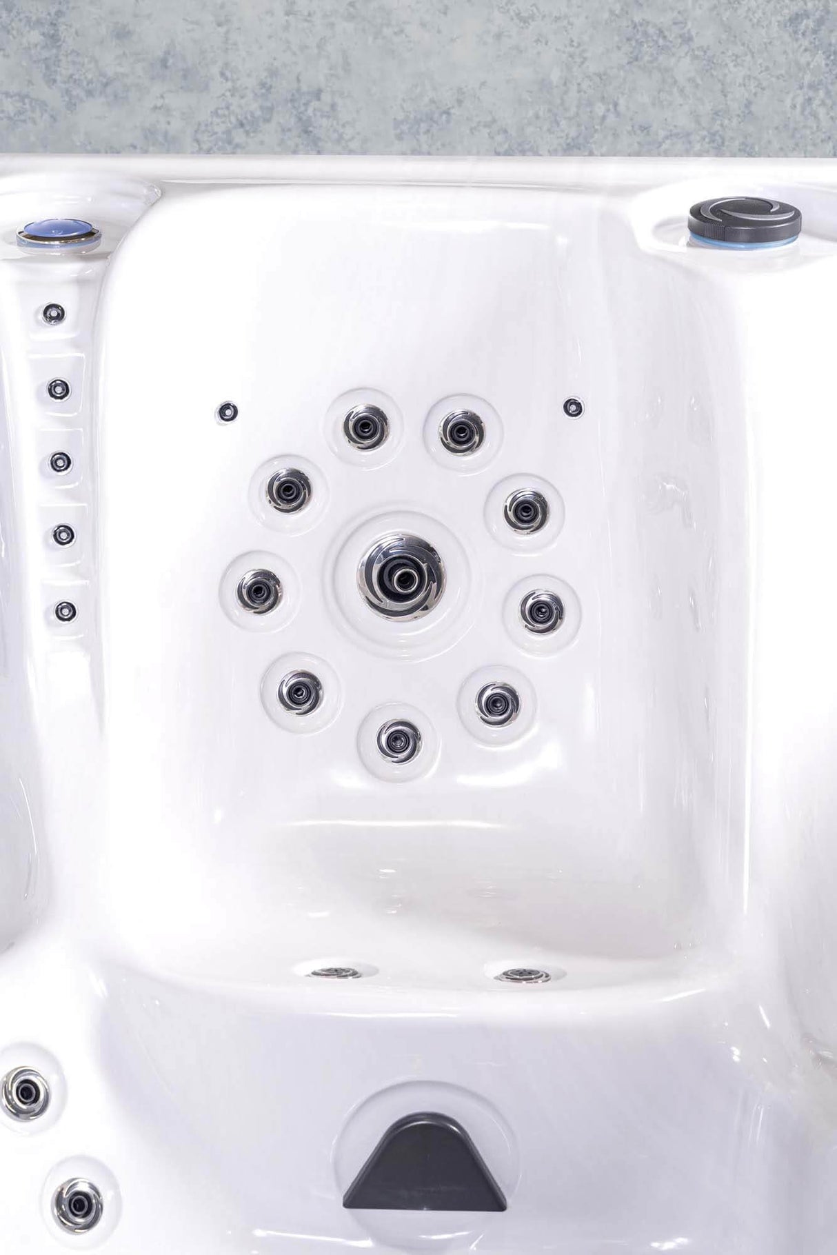 PureHaven Imperia American Outdoor-Whirlpool 230x230 cm für 6 Personen mit 71 Massagedüsen Heizung LEDs Thermoabdeckung Farbe Sterling Silber/Grau