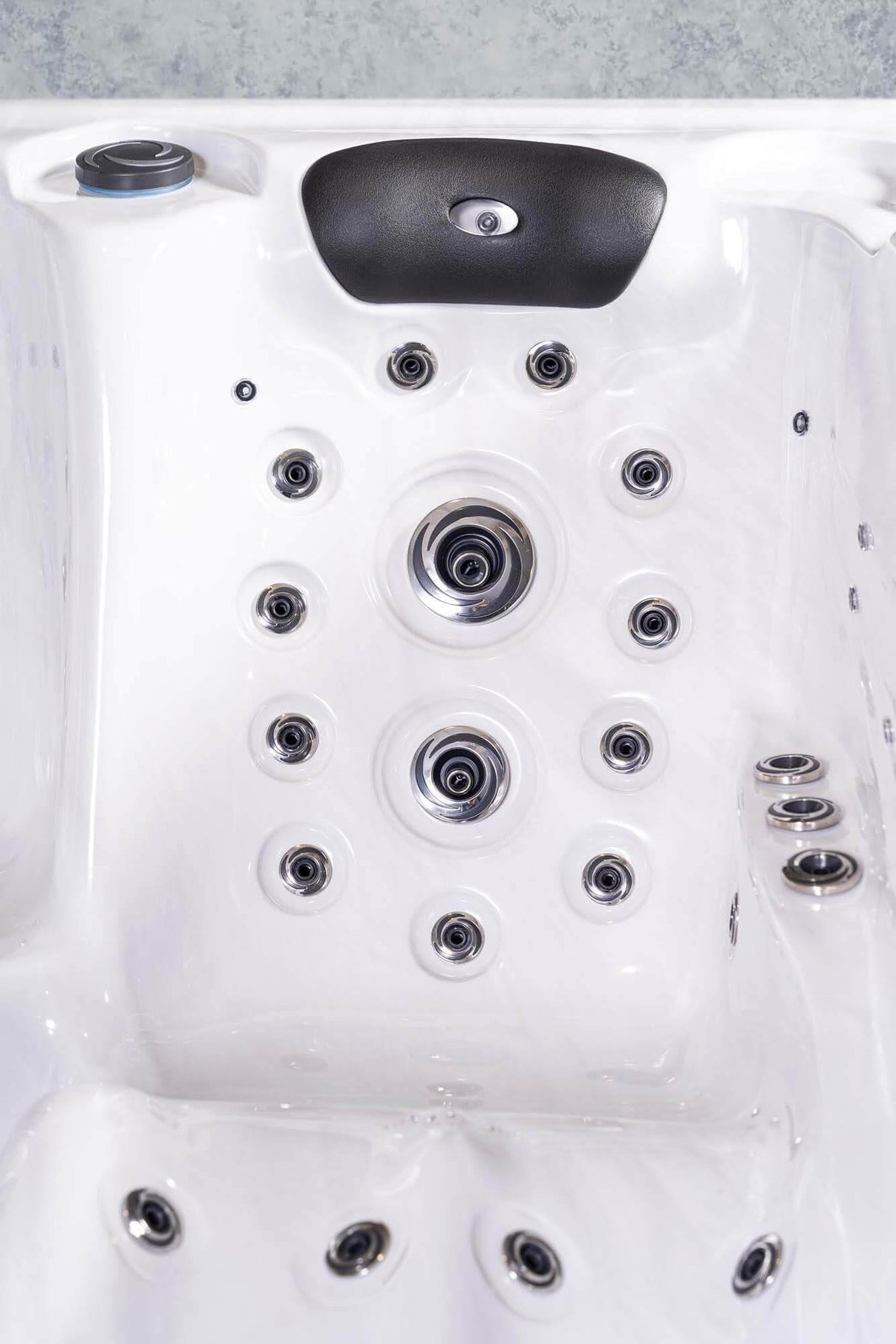 PureHaven Imperia American Outdoor-Whirlpool 230x230 cm für 6 Personen mit 71 Massagedüsen Heizung LEDs Thermoabdeckung Farbe Sterling Silber/Grau