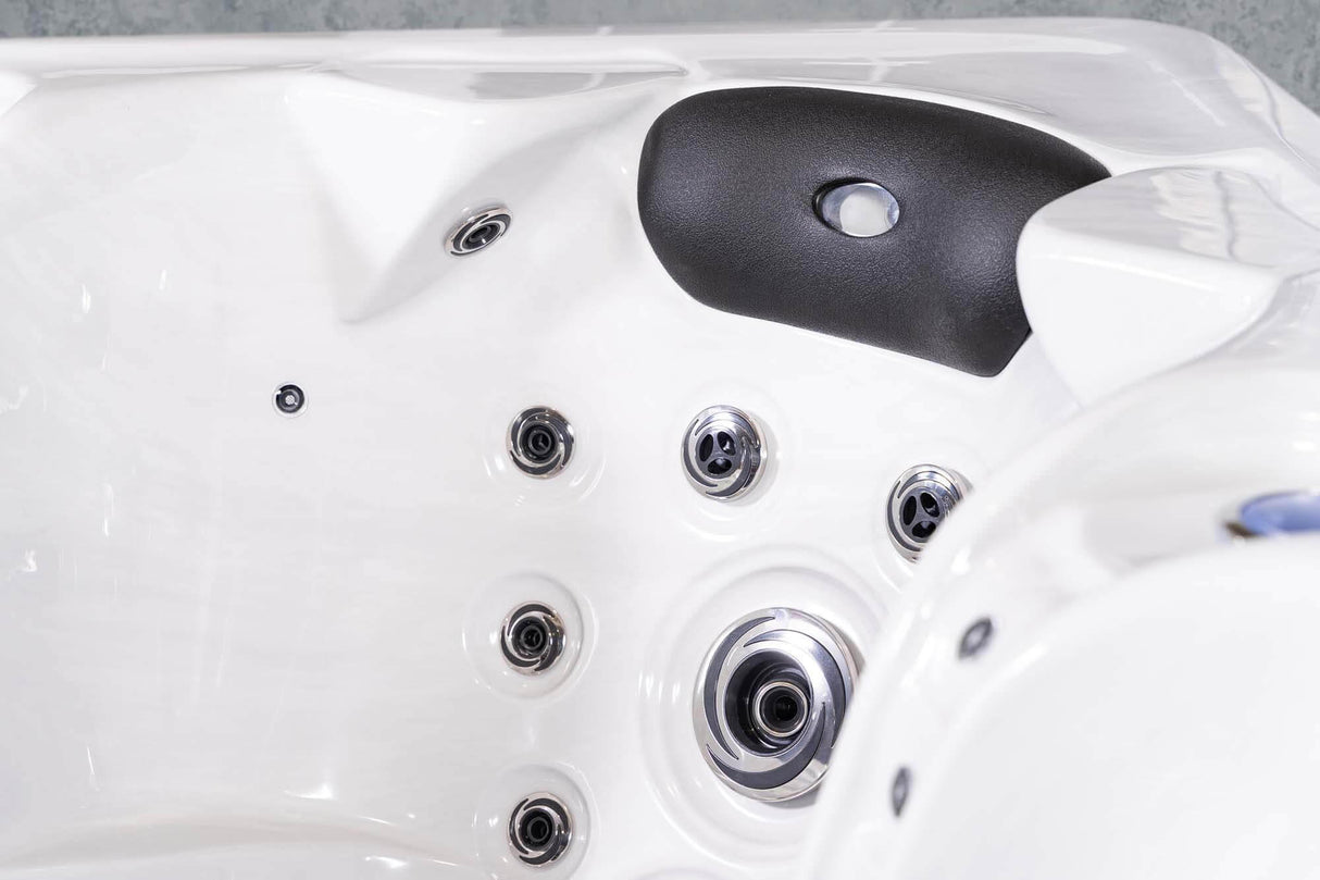 PureHaven Imperia American Outdoor-Whirlpool 230x230 cm für 6 Personen mit 71 Massagedüsen Heizung LEDs Thermoabdeckung Farbe Sterling Silber/Grau