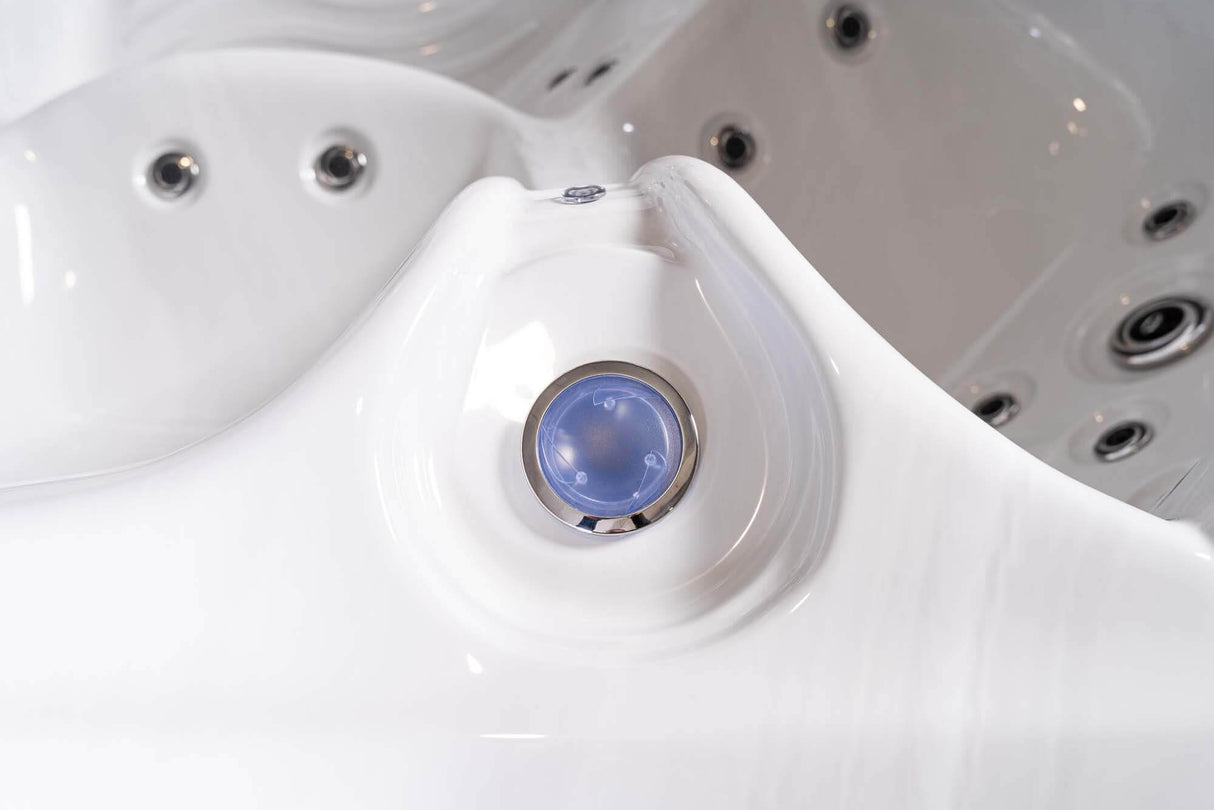 PureHaven Imperia American Outdoor-Whirlpool 230x230 cm für 6 Personen mit 71 Massagedüsen Heizung LEDs Thermoabdeckung Farbe Sterling Silber/Grau