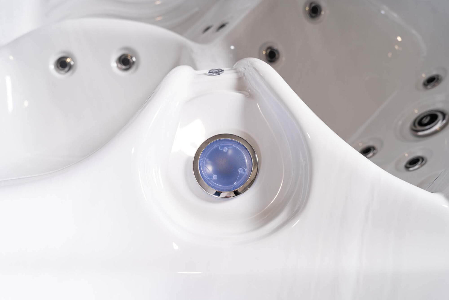 PureHaven Imperia American Outdoor-Whirlpool 230x230 cm für 6 Personen mit 71 Massagedüsen Heizung LEDs Thermoabdeckung Farbe Sterling Silber/Grau