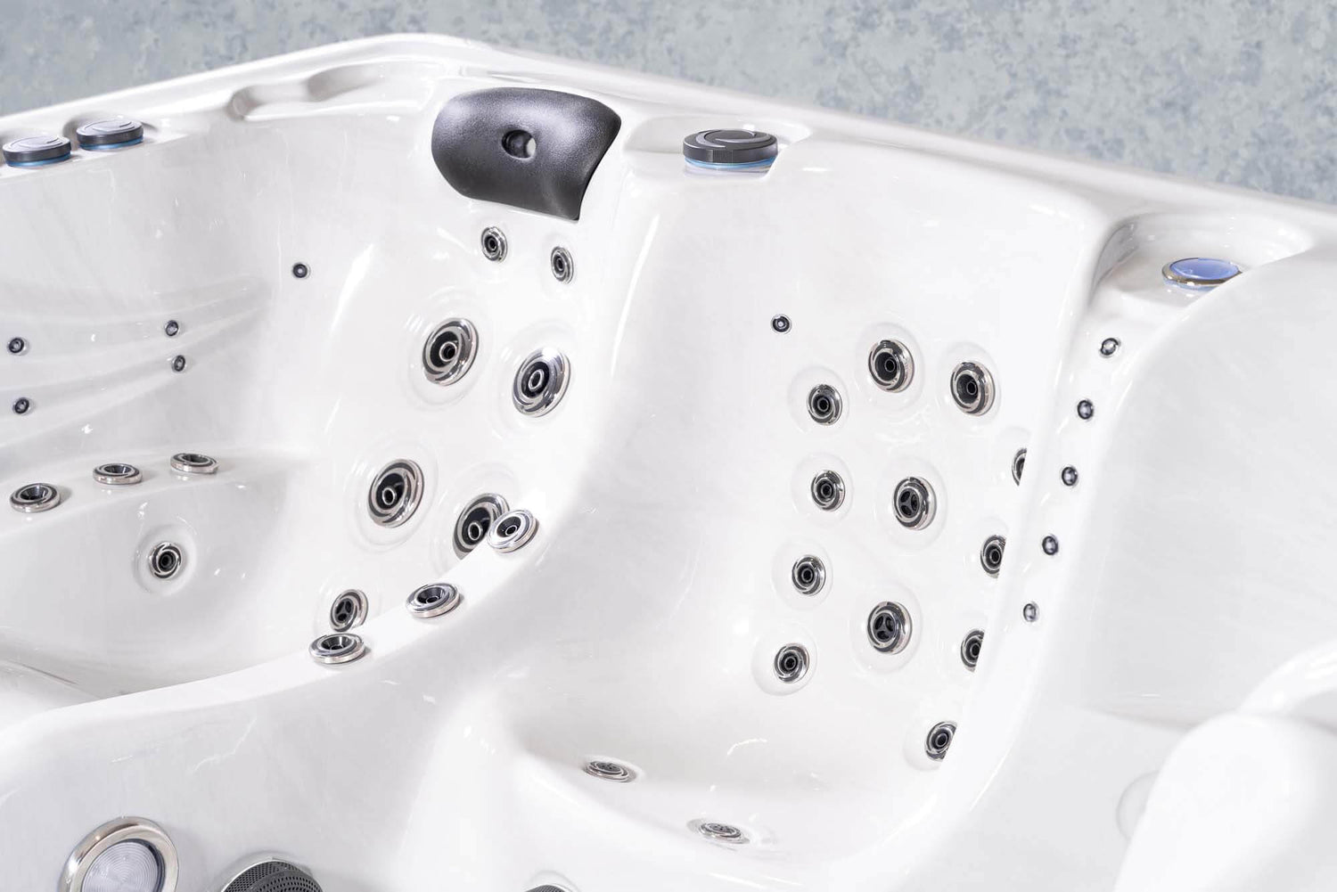 PureHaven Imperia American Outdoor-Whirlpool 230x230 cm für 6 Personen mit 71 Massagedüsen Heizung LEDs Thermoabdeckung Farbe Sterling Silber/Grau