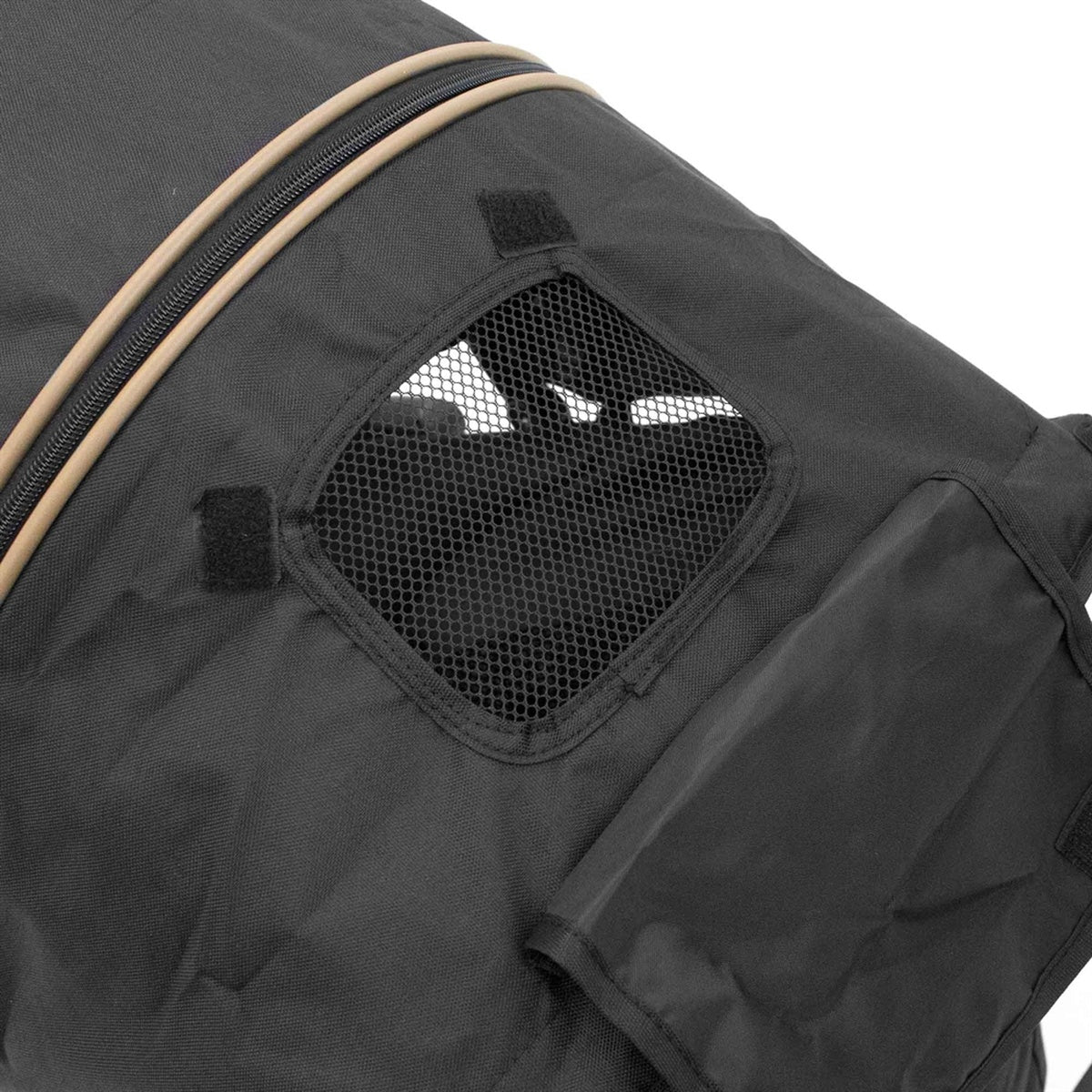 Babytrold Buggy schwarz zeigt Belüftungsgitter Sonnenschutz