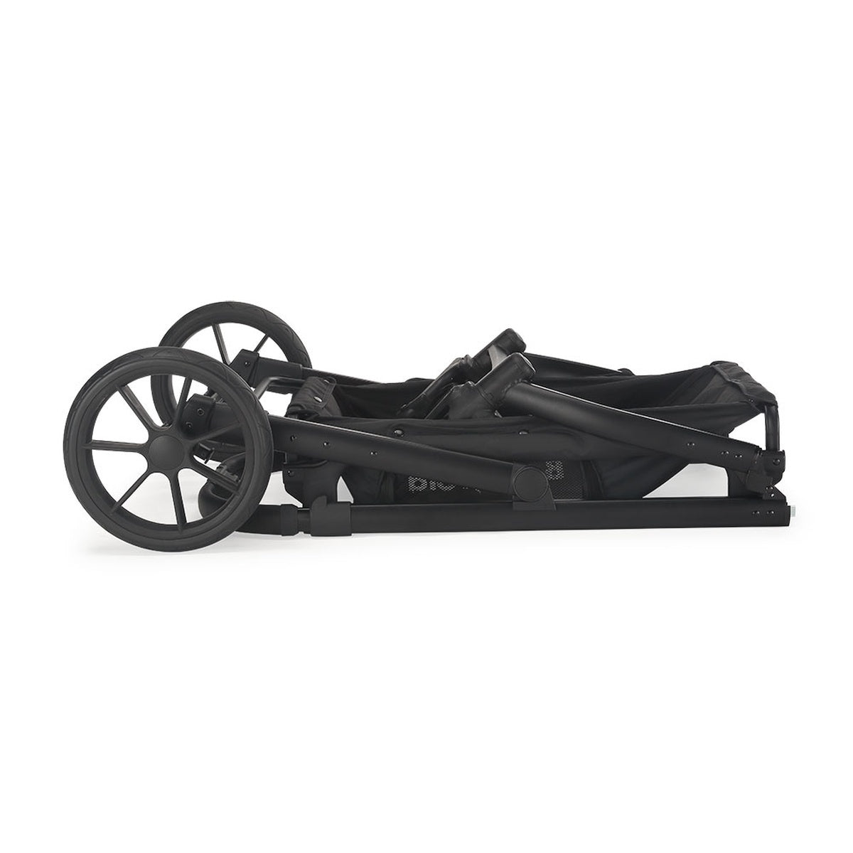 Schwarzer, zusammengeklappter Kinderwagen mit großen Rädern und kompaktem Design