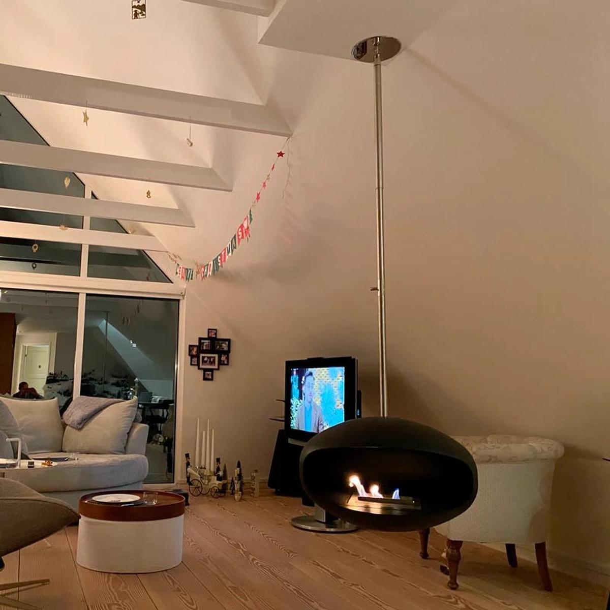 CACH Fires Cocoon Aeris, Bioethanol-Kamin in Schwarz mit verstellbarem Edelstahlstab, Bioethanol-Deckenkamin, 3 kW, elegant und modern.