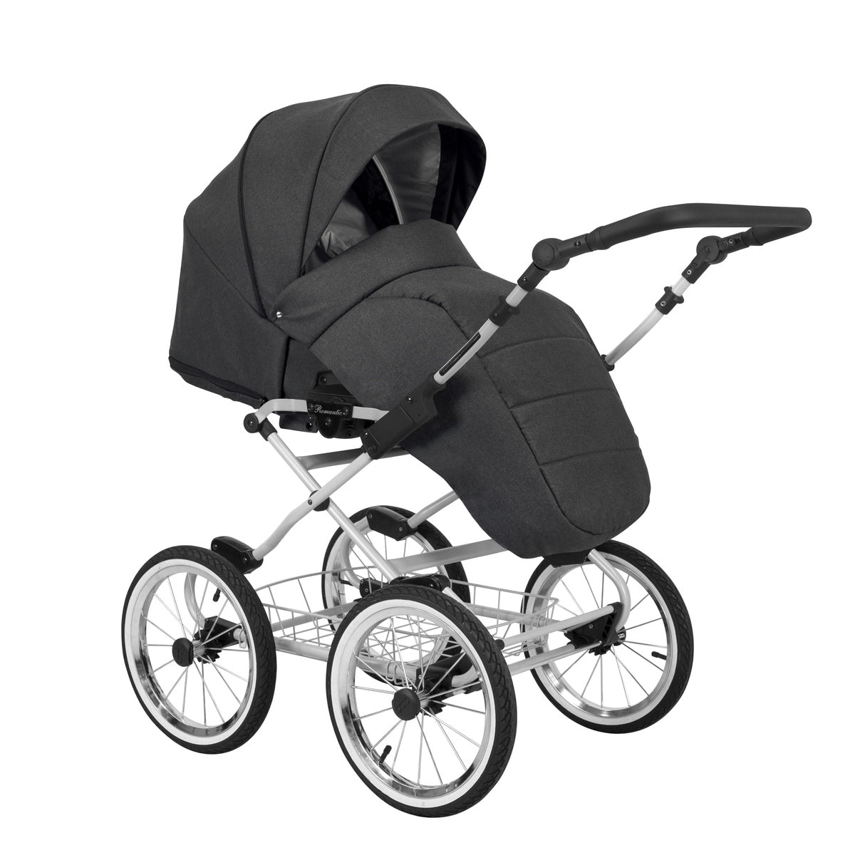 Ansicht von Schräg-Links eines modernen Kinderwagens, sichtbar mit Sonnenverdeck, Sicherheitsbügel, Vier-Rad-Fahrgestell und geräumigem Unterkorb.