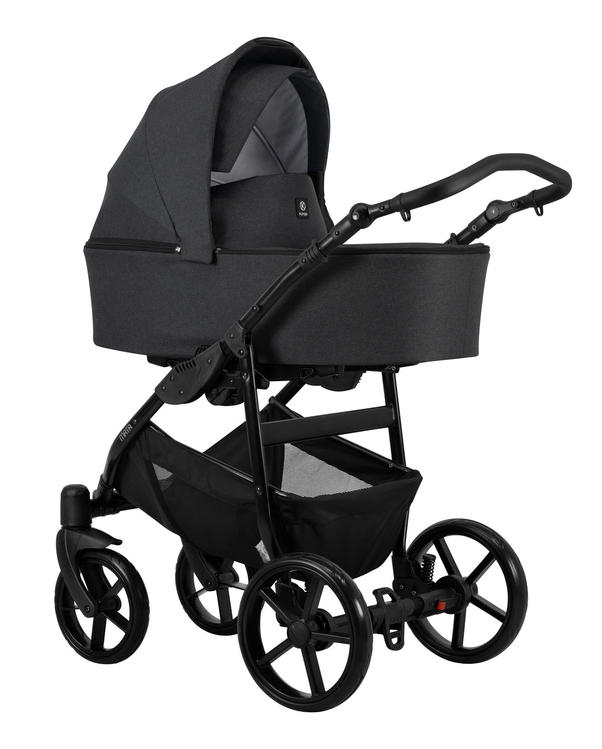 Ansicht von Schräg-Links einesmodernen Kinderwagens mit Babywanne.