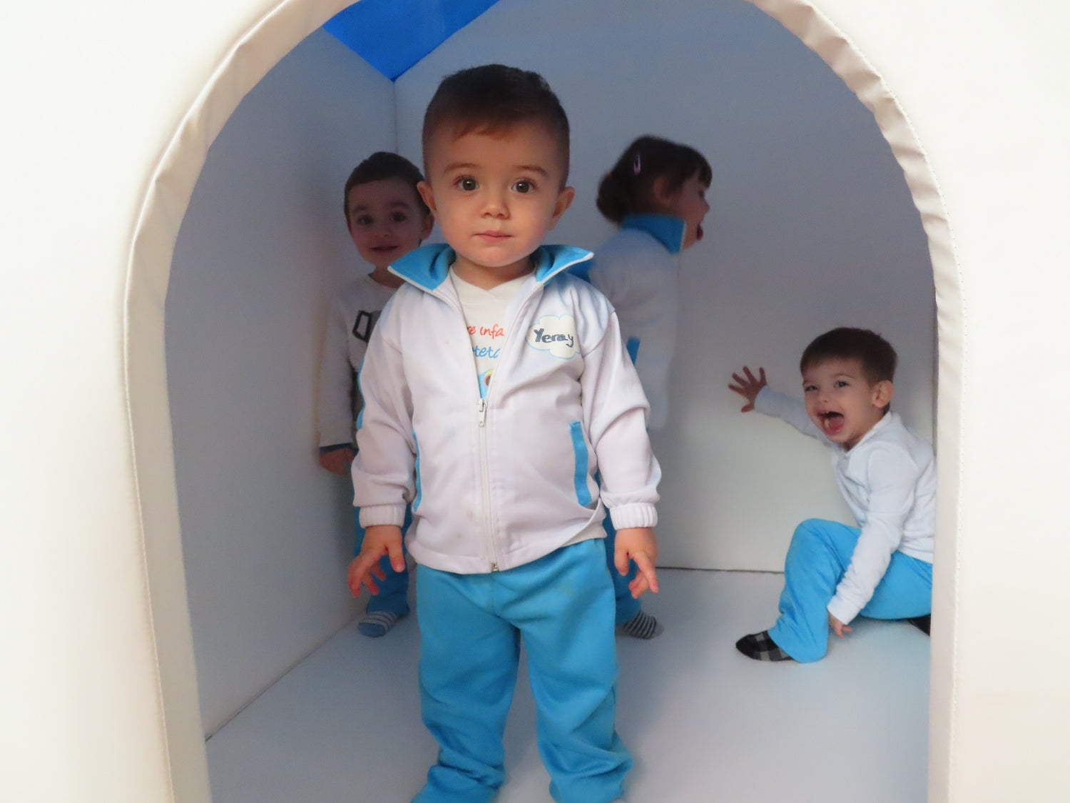 Sumo Didactic - Sensorik-Haus für Kinder – robustes, antibakterielles und hygienisches Spielhaus, fördert sensorische Wahrnehmung und Entspannung