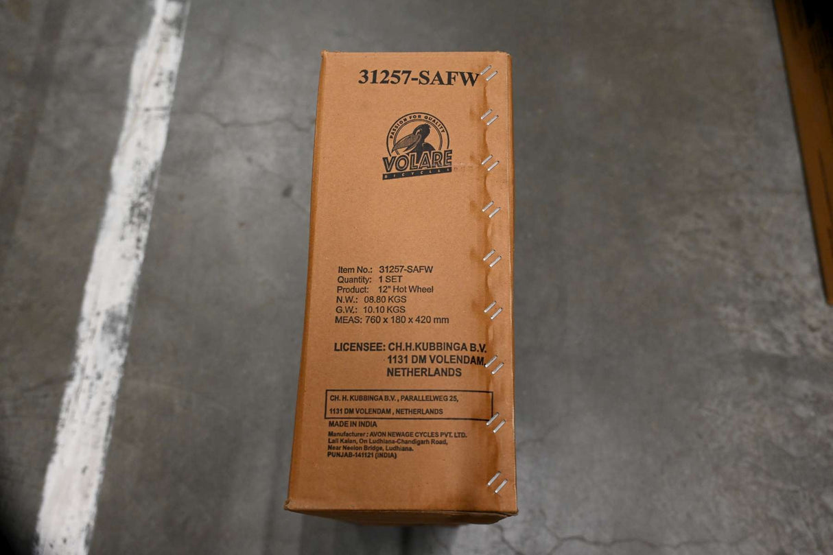 Braune Kartonverpackung mit Produktinformationen und Abmessungen auf der Oberseite
