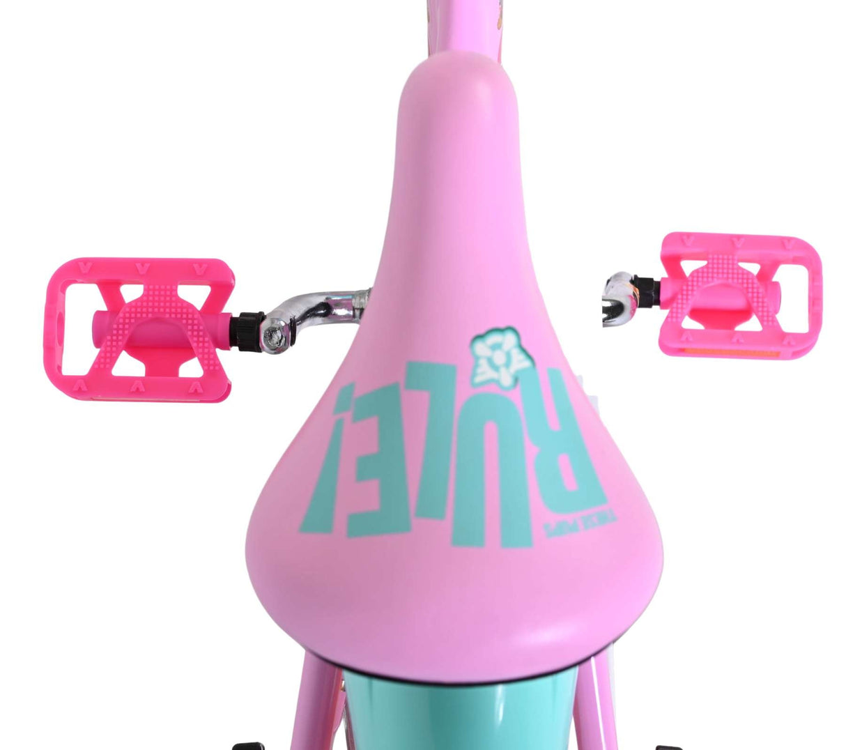 Rosa Kinderfahrradsattel mit pinken Pedalen und floralem Design