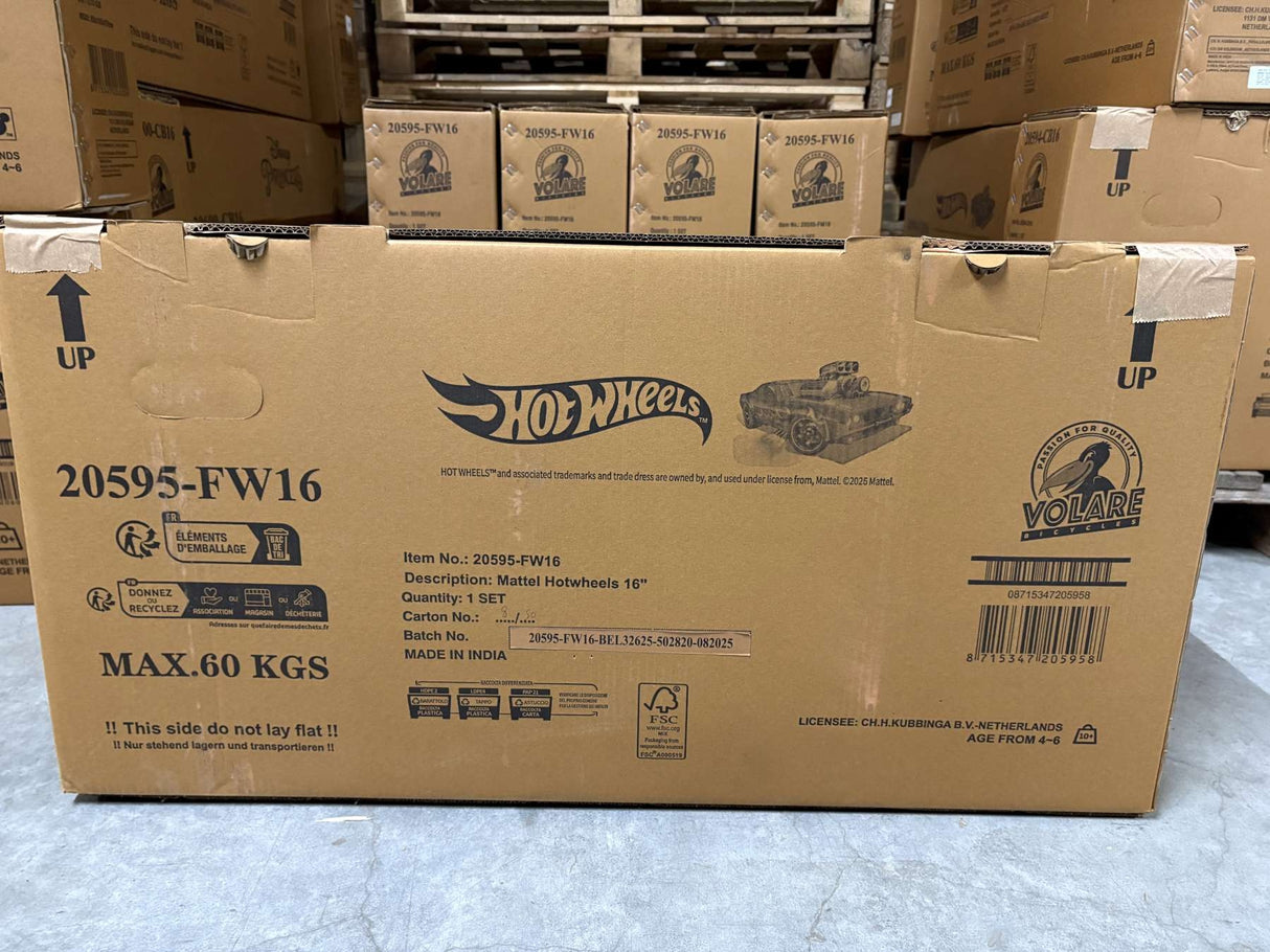 Kartonverpackung für Spielzeugautos, braun, mit Produktinformationen und Warnhinweisen