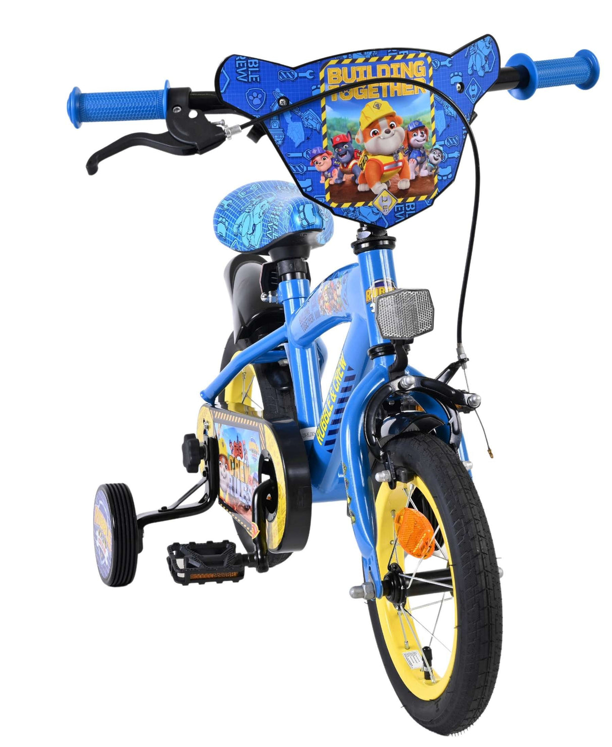 Blaues Kinderfahrrad mit stabilen Stützrädern und buntem Dekorationsschild