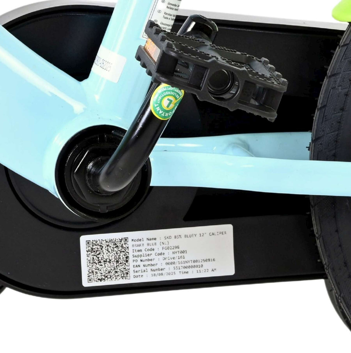 Fahrrad mit blauem Rahmen und schwarzem Pedal, Typenschild sichtbar