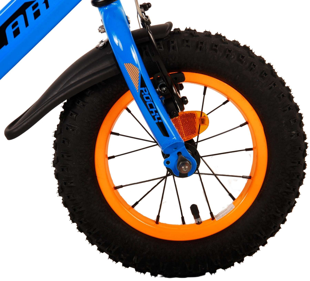 Blaues Kinderfahrrad mit orangefarbenem Reifen und grobem Profil