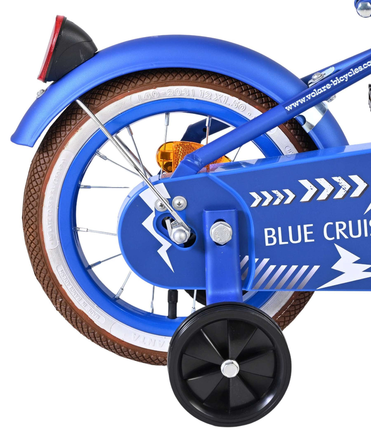 Blaues Kinderfahrrad mit braunem Reifen und reflektierendem Rücklicht