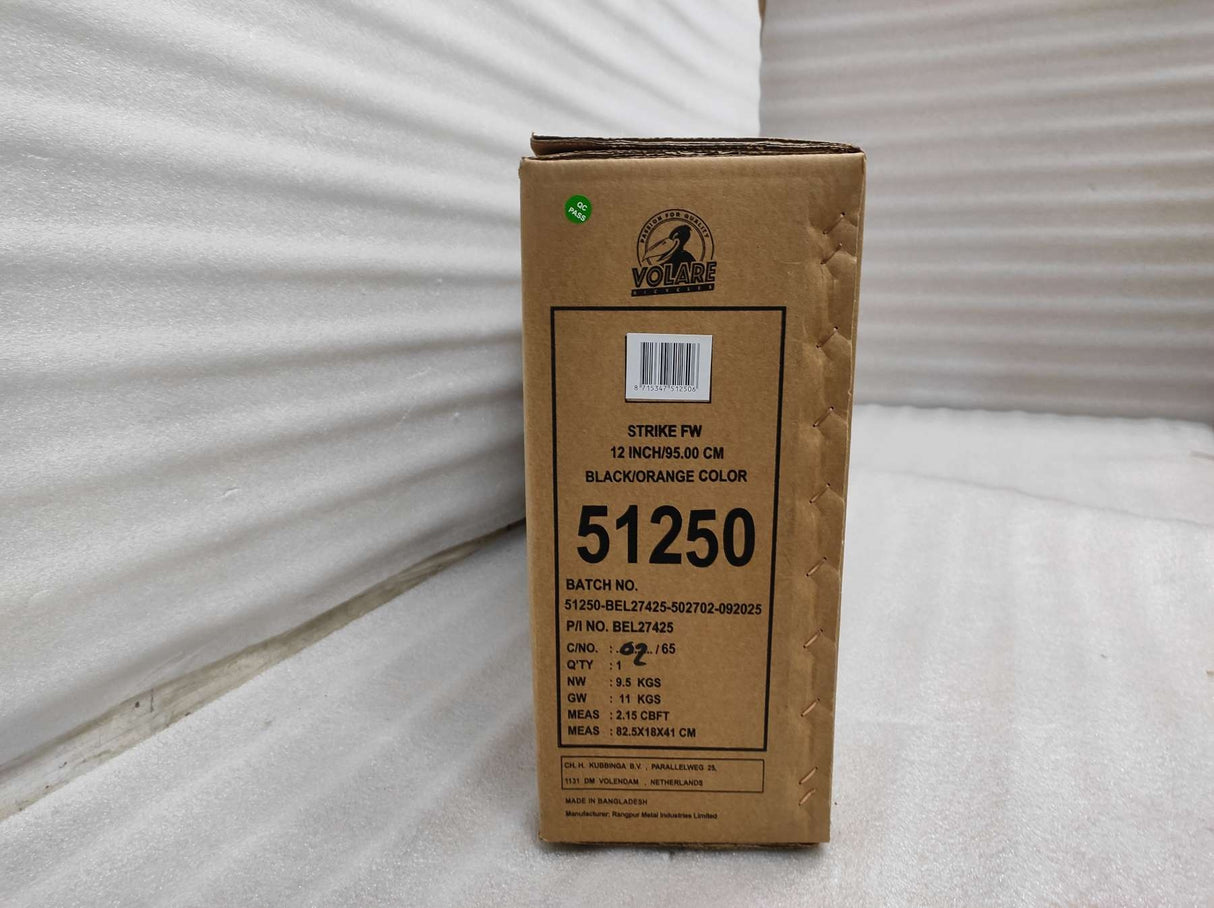 Braune Verpackung mit Produktinformationen in Schwarz und Grün
