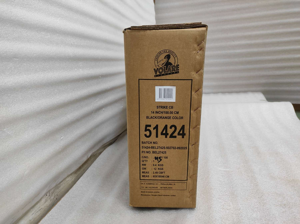 Braune Kartonverpackung mit Produktinformationen und schwarzer-orangefarbener Farbe