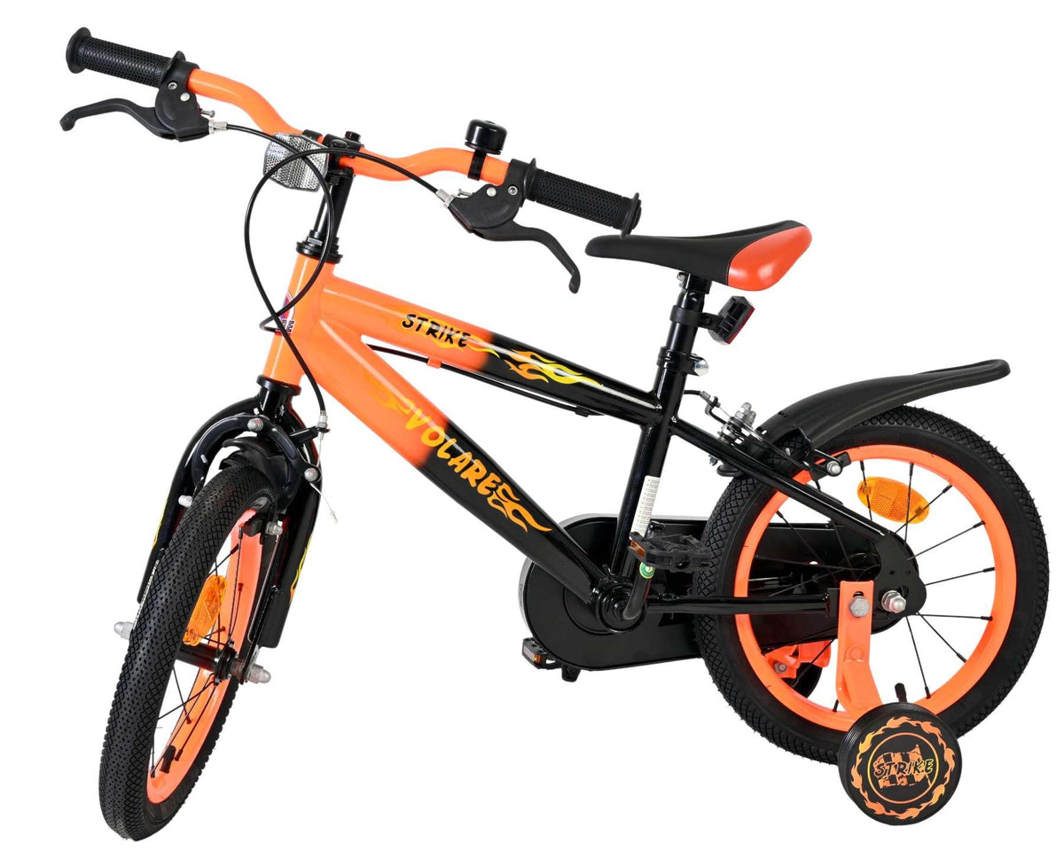Schwarzes und oranges Kinderfahrrad mit Stützrädern und sportlichem Design