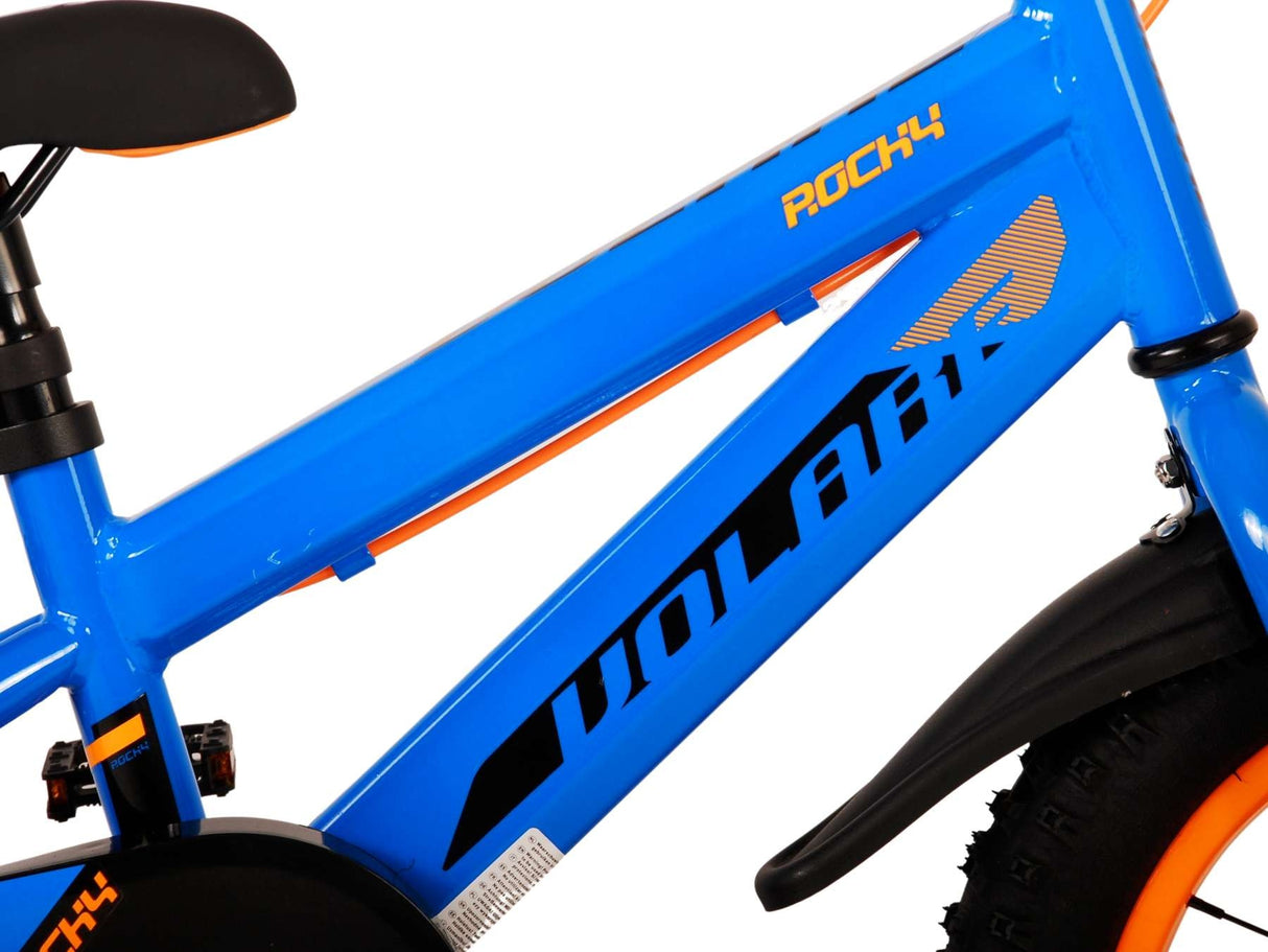 Blaues Kinderfahrrad mit orangefarbenen Akzenten und robustem Rahmen