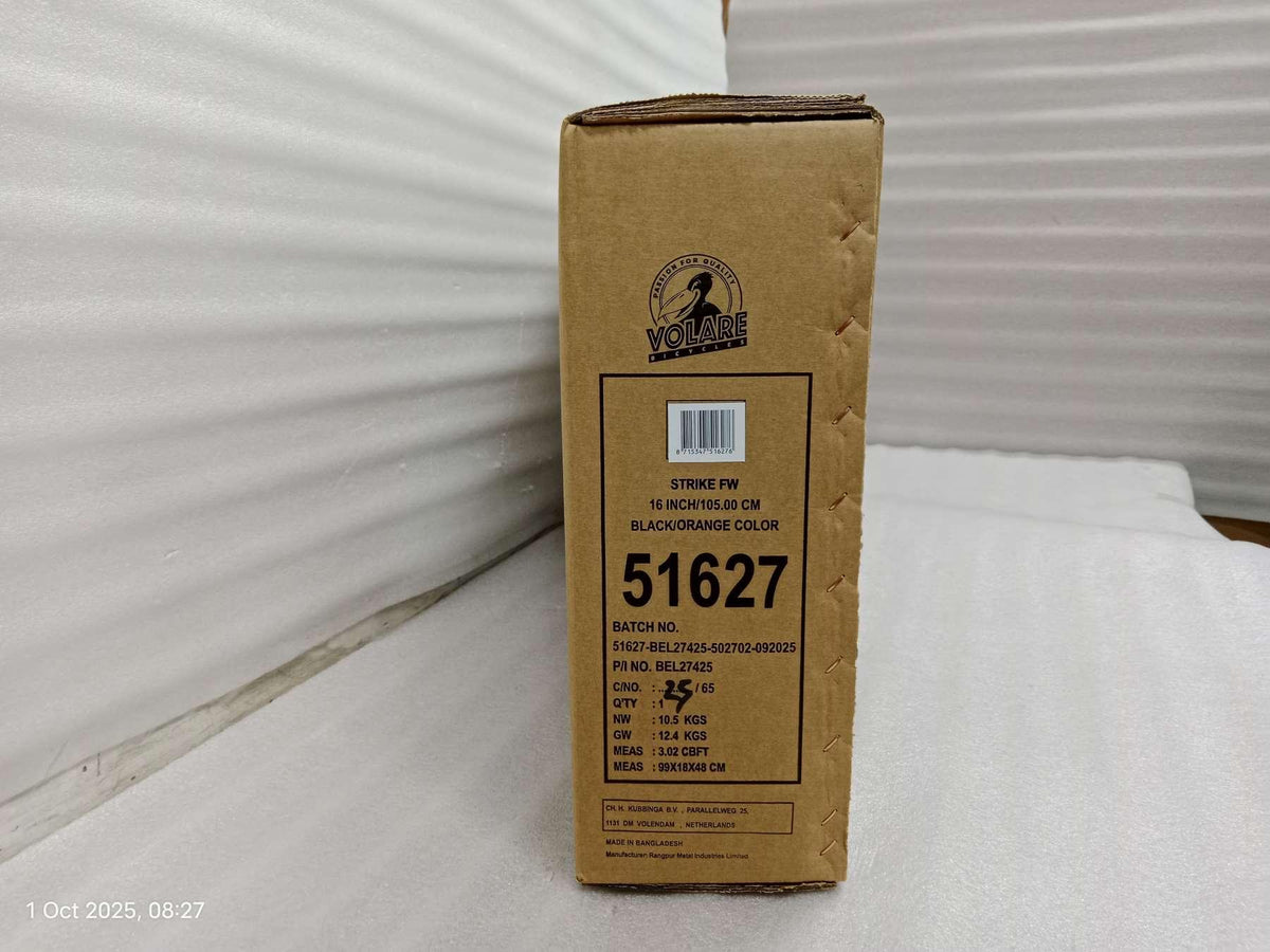Braune Verpackung mit Produktinformationen und schwarzer-orangefarbener Farbe