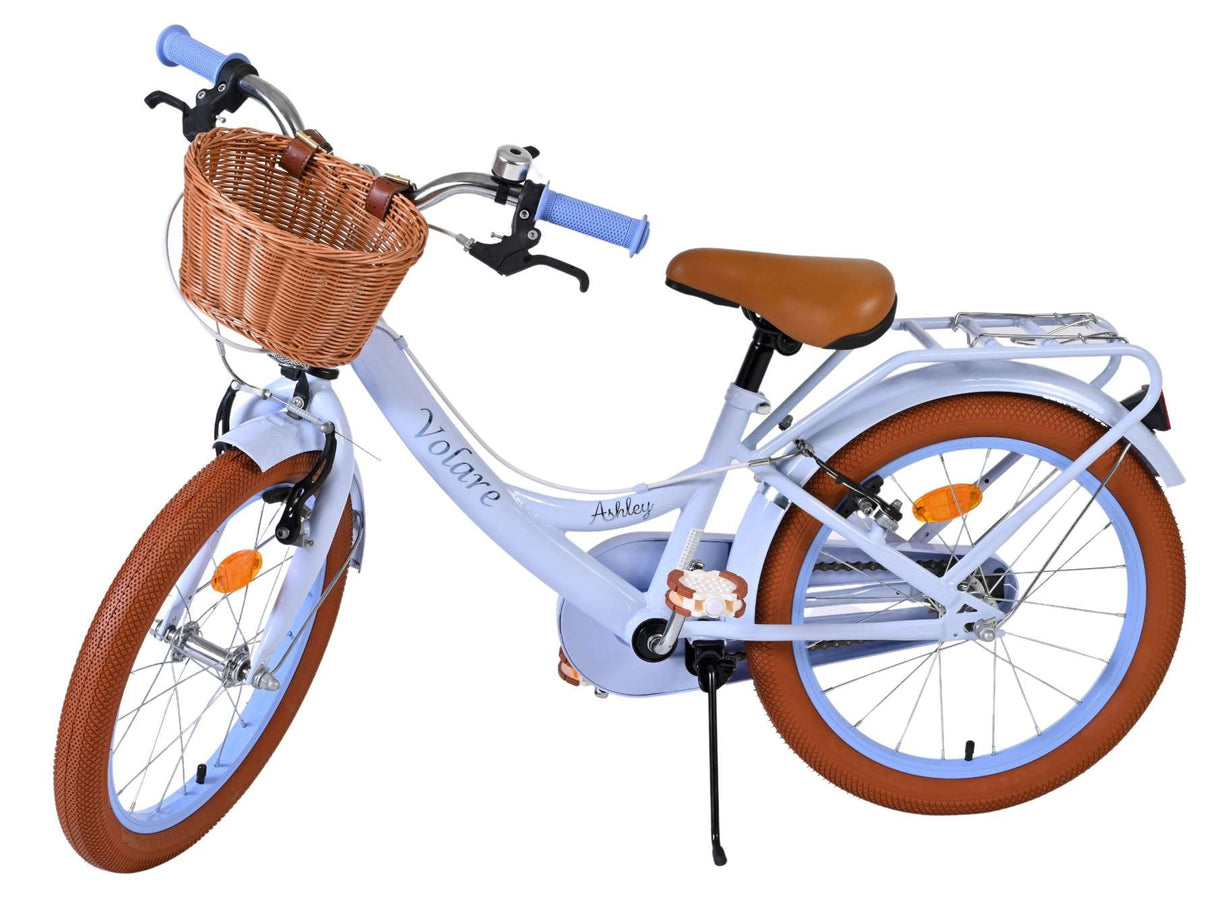 Fahrrad mit Korb, blauer Rahmen und braunen Reifen