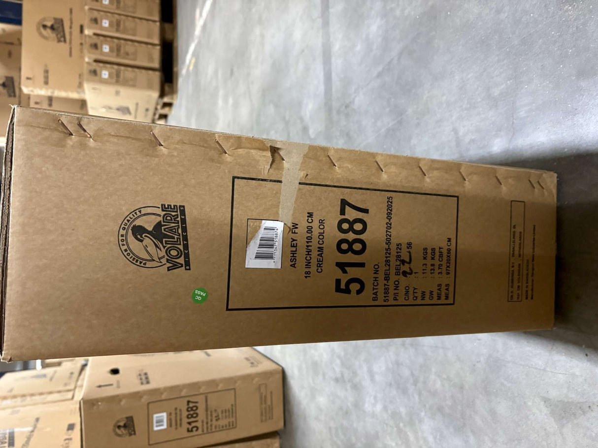 Braune Kartonverpackung mit Produktinformationen und Barcode auf der Seite