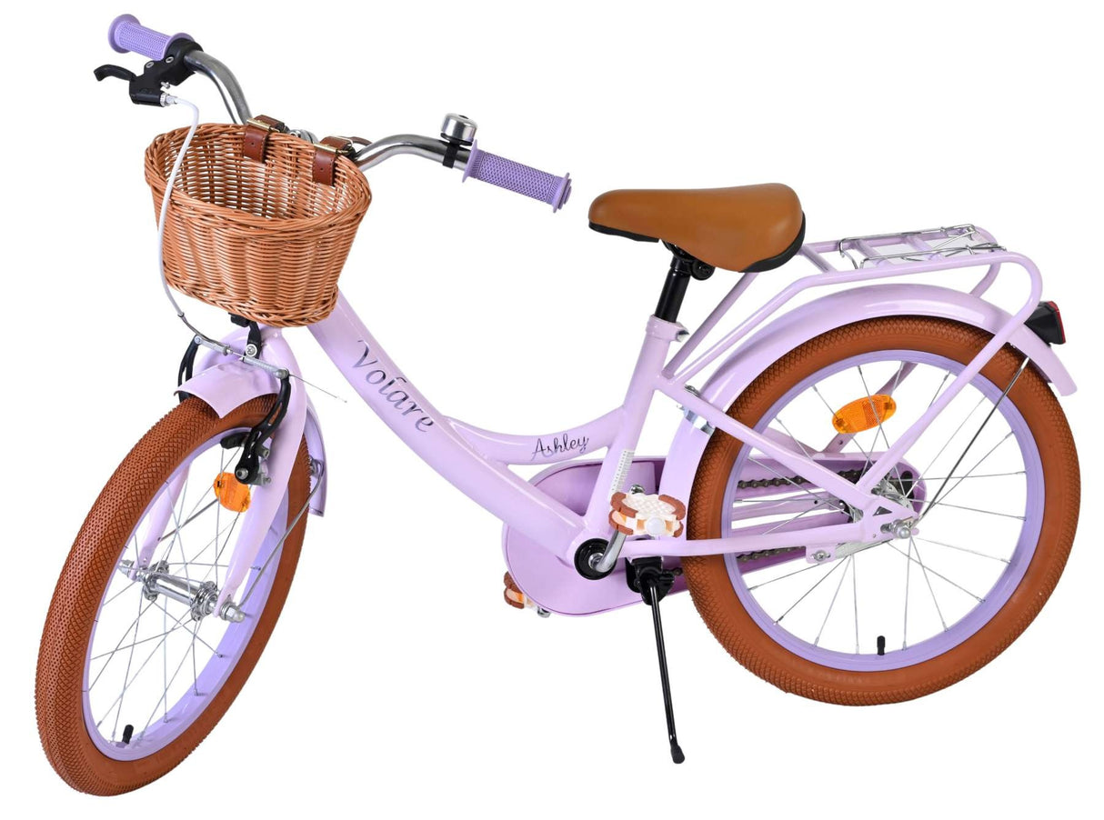 Lila Damenfahrrad mit Korb und braunen Reifen