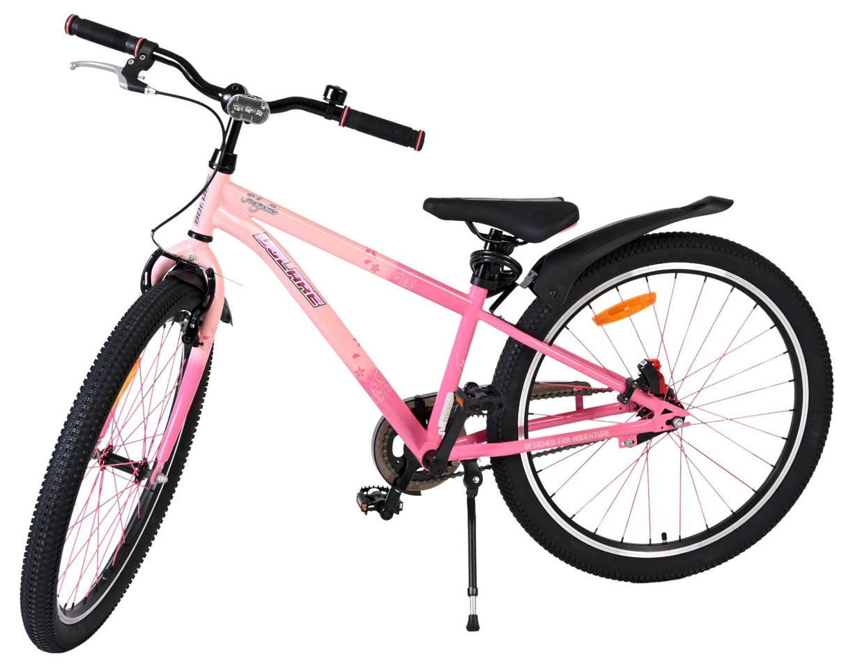 Rosa Mountainbike mit schwarzem Sattel und dicken Reifen