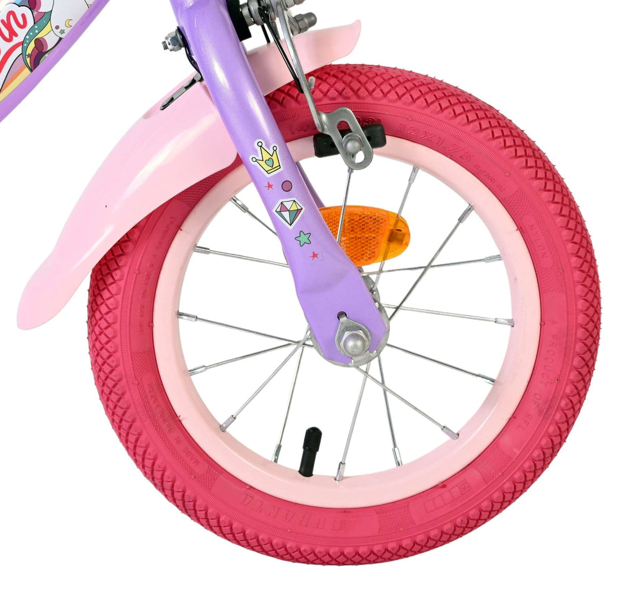 Lila Fahrrad mit pinkem Reifen und bunten Aufklebern