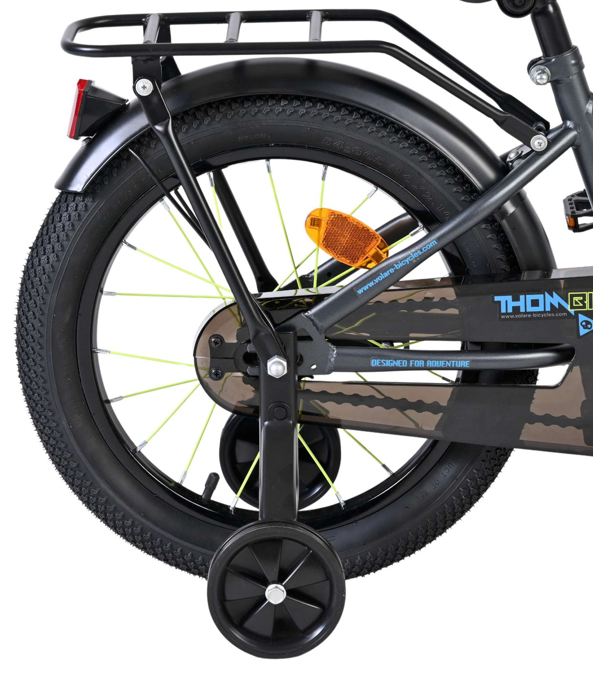 Hinterrad eines Fahrrads mit Stützrad und reflektierendem Element