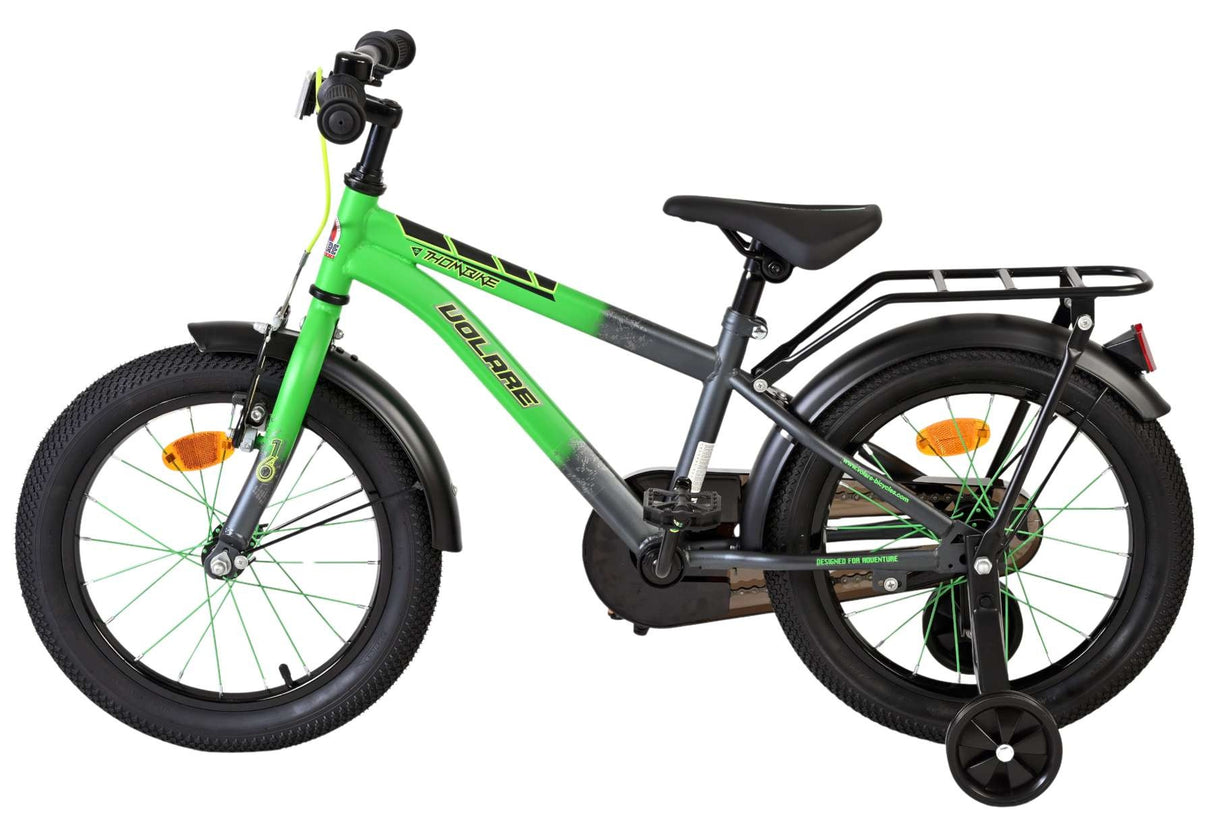 Kinderfahrrad in Grün mit Stützrädern und Gepäckträger