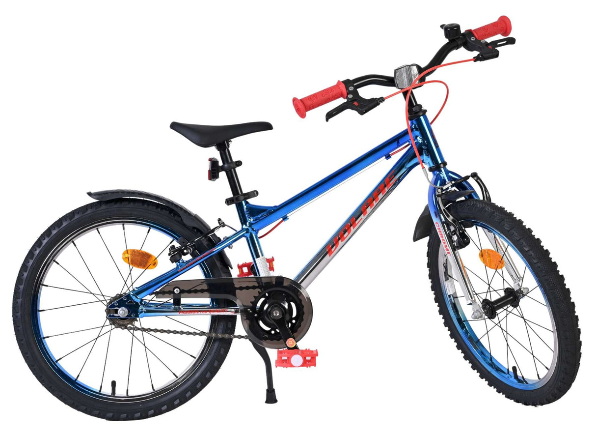 Blaues Kinderfahrrad mit roten Griffen und 18 Zoll Rädern