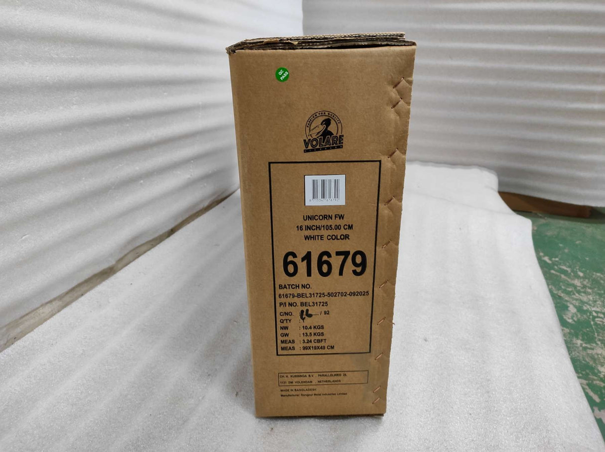 Braune Kartonverpackung mit weißen Schriftzügen und Produktinformationen