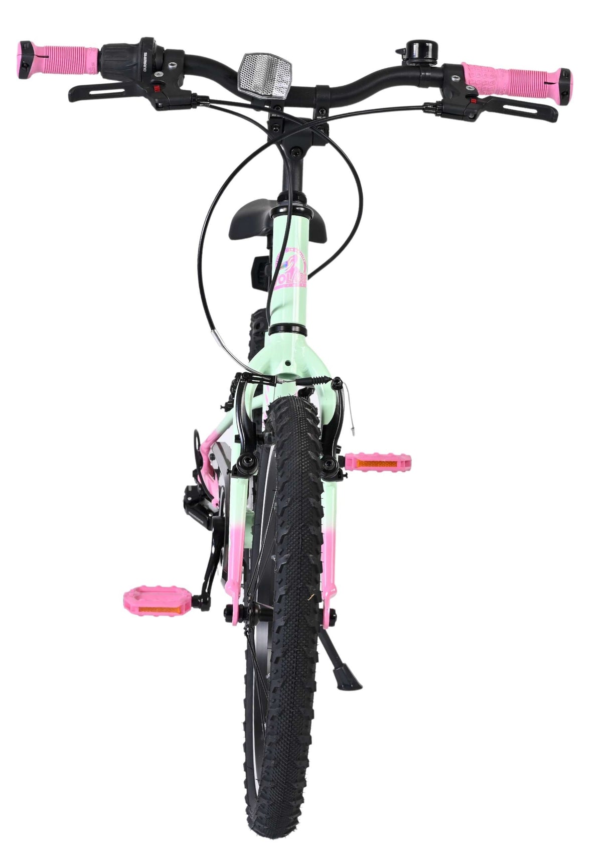 Fahrrad mit pinken Griffen und Pedalen, grünem Rahmen und grobem Reifen