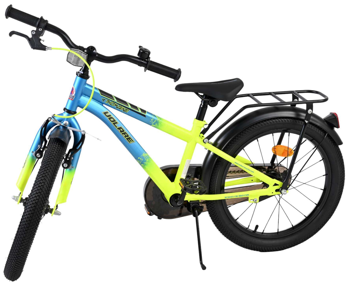 Kinderfahrrad in Blau und Gelb mit Gepäckträger und dicken Reifen