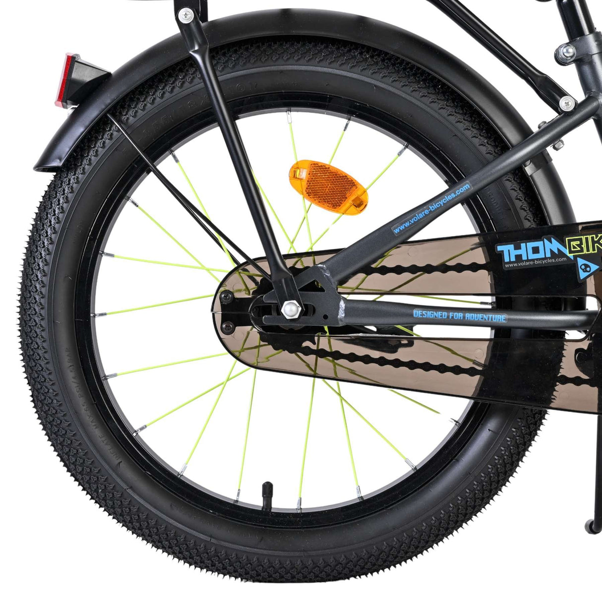 Fahrradreifen mit grünem Speichen und Schutzblech, reflektierendem Element