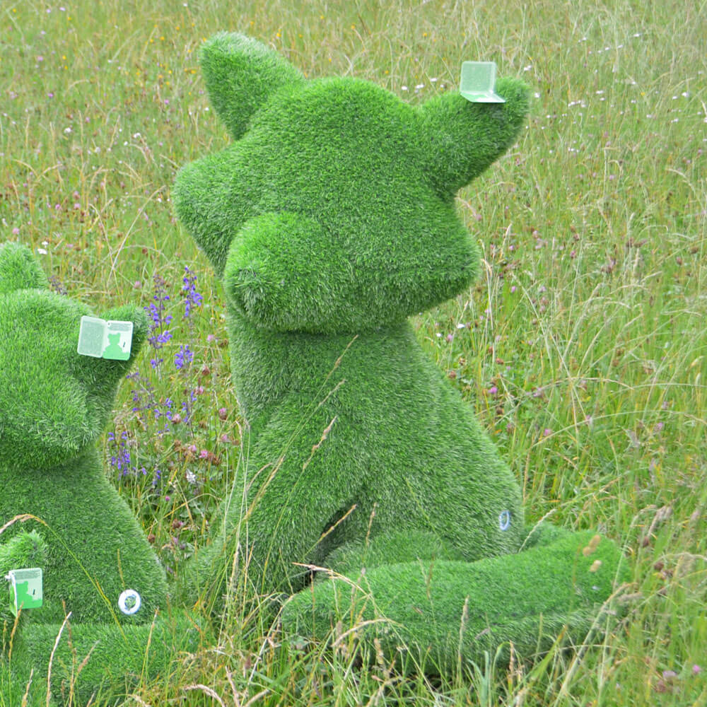 AniPlants Grasfigur Fuchs 100 cm im Gras