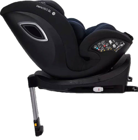 Hero360 SL in vorwärtsgerichteter Position, 180° gedreht mit Seitenansicht links, sichtbar: kompakte Sitzschale, stabiler Standfuß und fest installierte Isofix-Base.