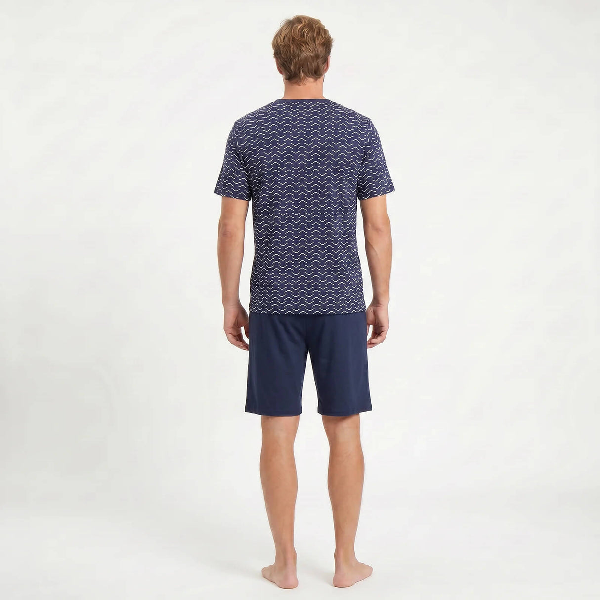 GIANVGLIA Herren Pyjama Shorty in Blau getragen von einem Model mit der Ansicht von Hinten