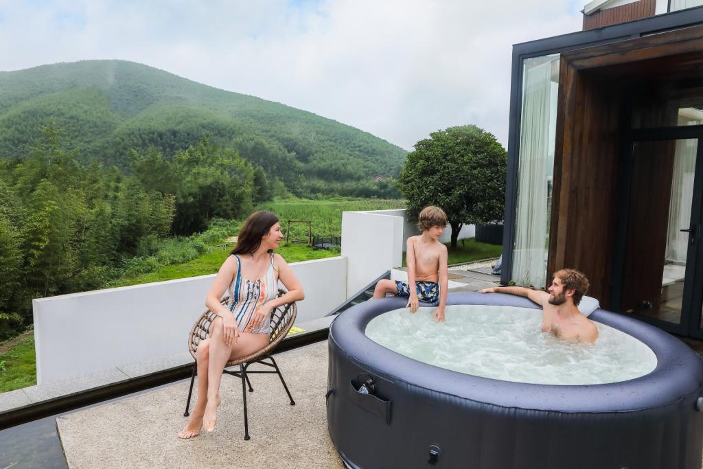 MSpa PureHaven aufblasbarer Whirlpool 204x204x70 cm für 6 Personen selbstreinigend inkl. Filterkatuschen und Abdeckung Leergewicht 42 kg