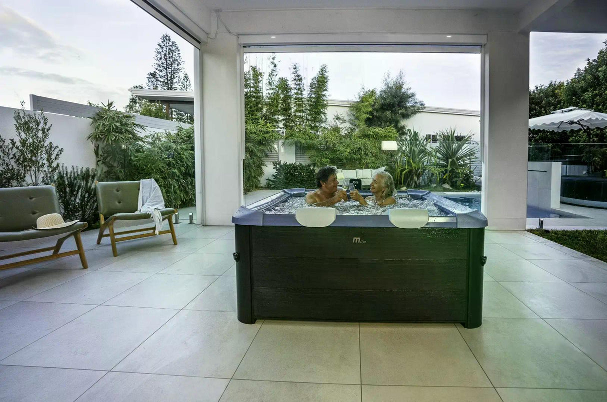 Purehaven MSpa Whirlpool Oslo Saphire 2025 – Aufblasbarer Outdoor-Whirlpool 160x160x65 cm für 6 Personen mit 120+8 Massagedüsen, PTC-Heizung, UVC-Desinfektion & LED