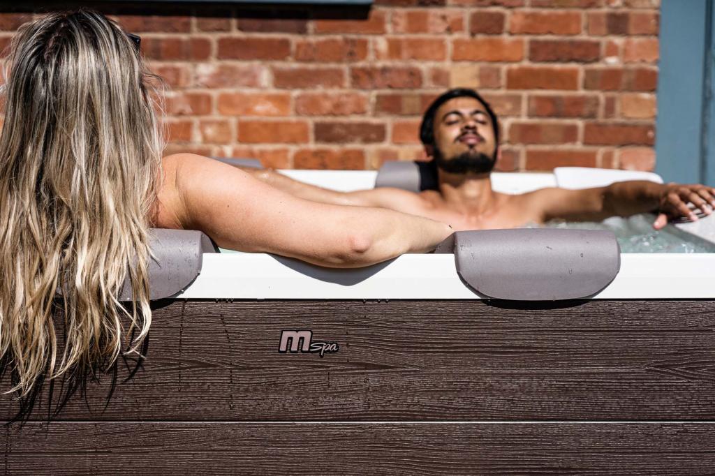 MSpa PureHaven aufblasbarer Whirlpool TRIBECA 160x160x65cm für 6 Personen 120 Massagedüsen Heizung App-Steuerung Controlbox Desinfektion selbreinigend Braun