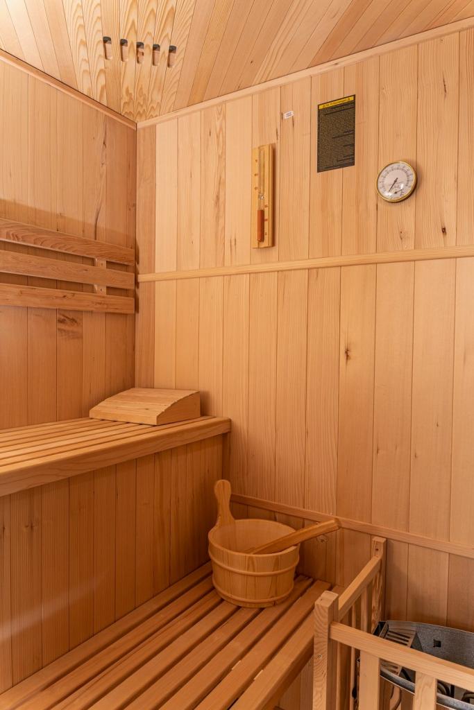 PureHaven Finnische Sauna 150x150x200 cm Harvia Saunaofen für 3 Personen Hemlockholz komplettes Zubehör Saunasteine Glastür Thermometer Beleuchtung