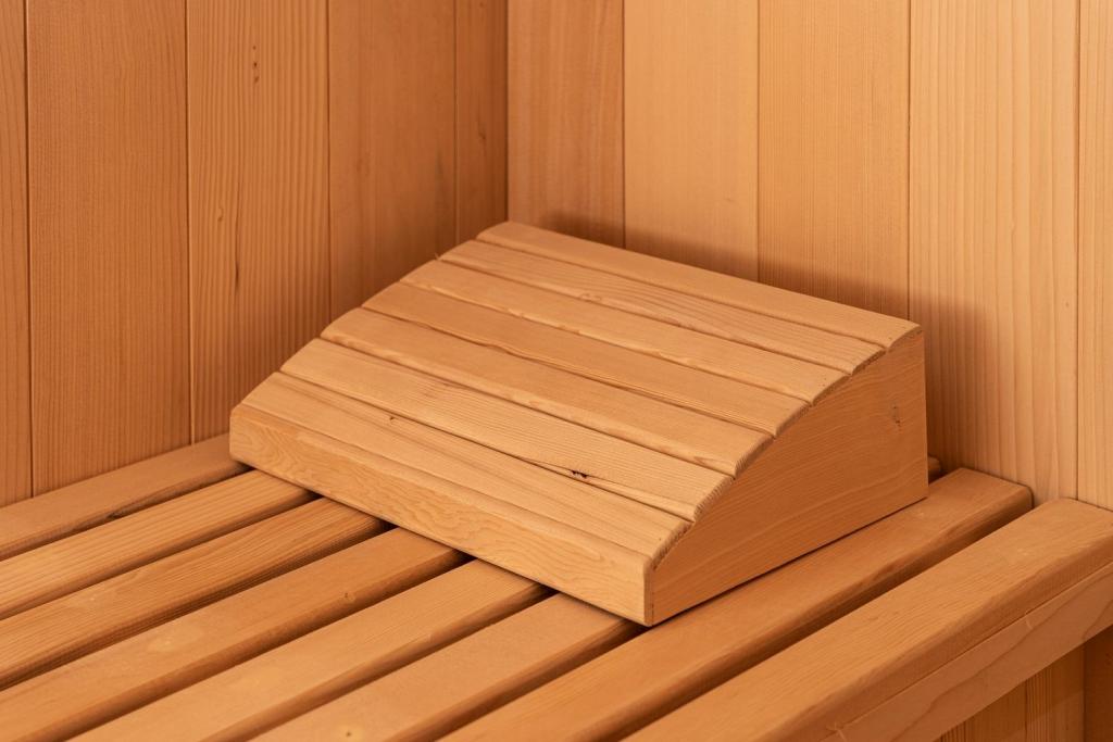 PureHaven Finnische Sauna 150x150x200 cm Harvia Saunaofen für 3 Personen Hemlockholz komplettes Zubehör Saunasteine Glastür Thermometer Beleuchtung