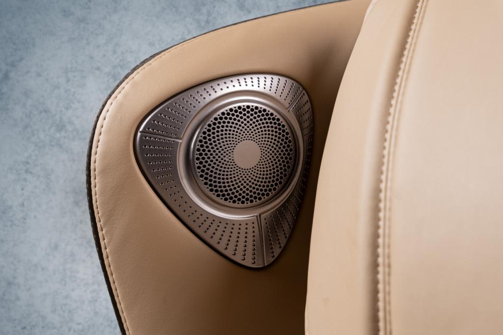 PureHaven Massage-Sessel 118x76x76 cm 6 Massagearten Rücken- Fuß- und Gesäßmassage einfache Bedienung Bluetooth-Funktion PU Leder in beige