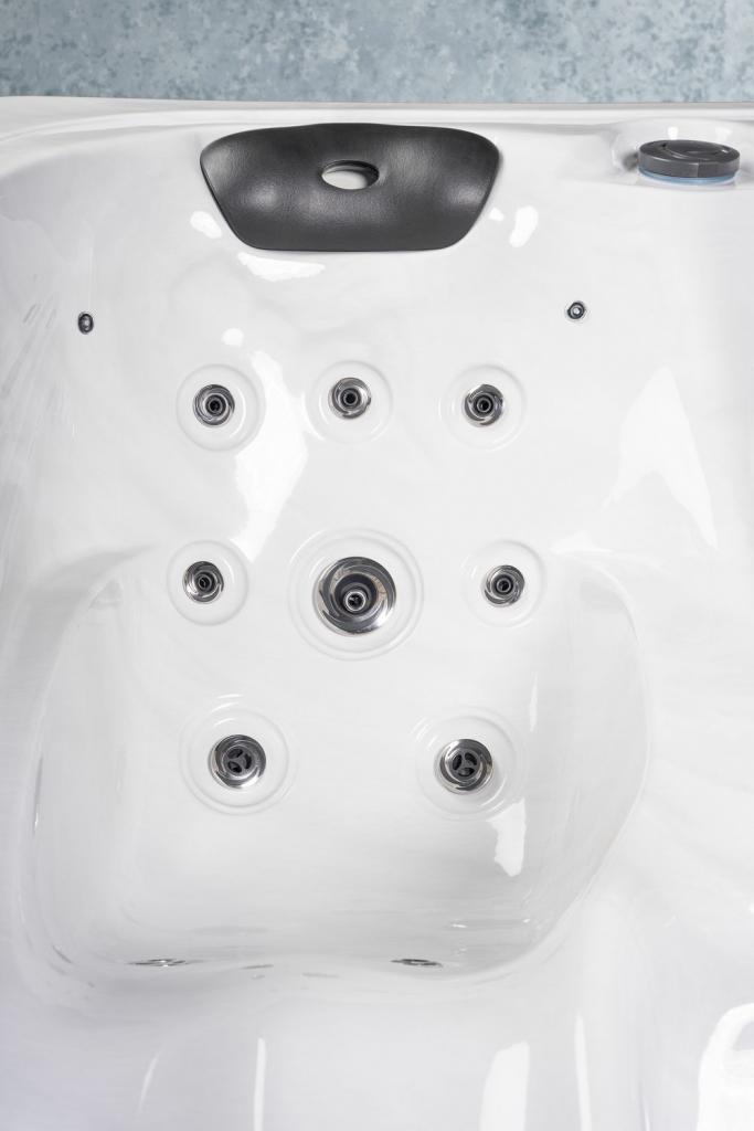 PureHaven American Outdoor-Whirlpool 220x156 cm für 3 Personen mit 77 Wasserdüsen und 10 Luftdüsen Thermoabdeckung LEDs Farbe Sterling Silber/Grau